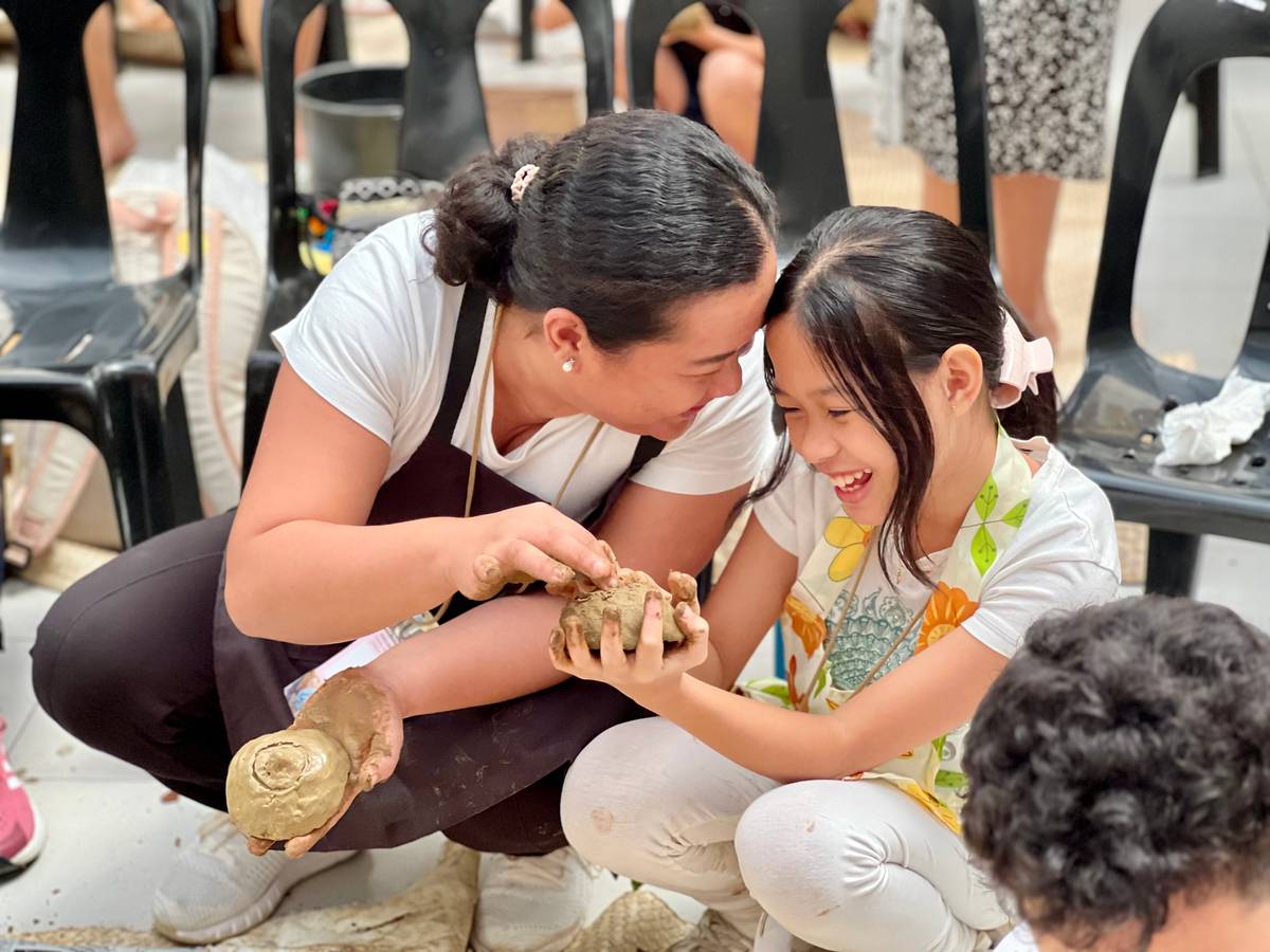 A special Mother's Day session on pot making.